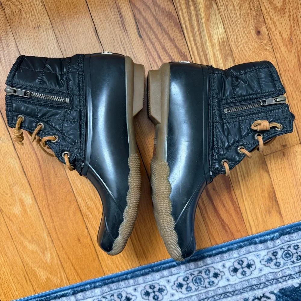 Sperry Saltwater Shiny Quilted Duckboot Black Side Zip Women’s Size 7